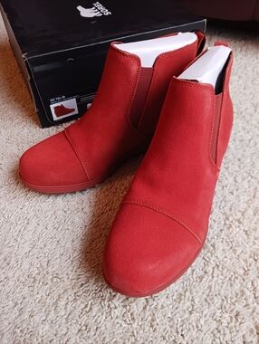 Sorel Evie Pull-On Wedge Boot, Size 8.5, New In Box